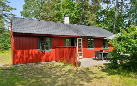 Wale - 100M from the Sea: Hout, Meubilair, Appartement, Kamer, Plafond, Beits, Stoel, Hardwood, Vernis, Timmerhout