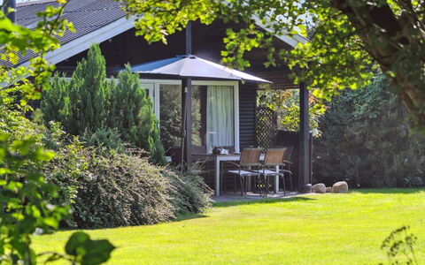 Roald - 320M from the Sea: Hout, Meubilair, Appartement, Kamer, Plafond, Beits, Stoel, Hardwood, Vernis, Timmerhout