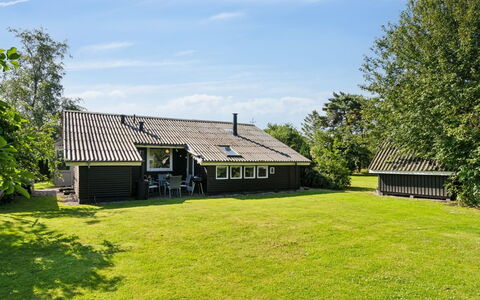 Roald - 320M from the Sea: Hout, Meubilair, Appartement, Kamer, Plafond, Beits, Stoel, Hardwood, Vernis, Timmerhout