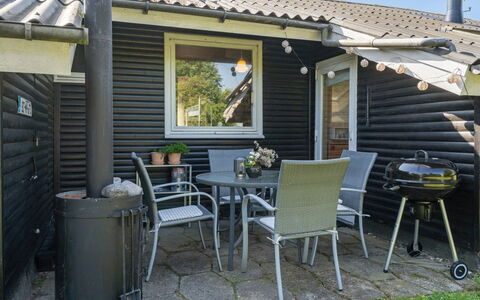 Roald - 320M from the Sea: Hout, Meubilair, Appartement, Kamer, Plafond, Beits, Stoel, Hardwood, Vernis, Timmerhout