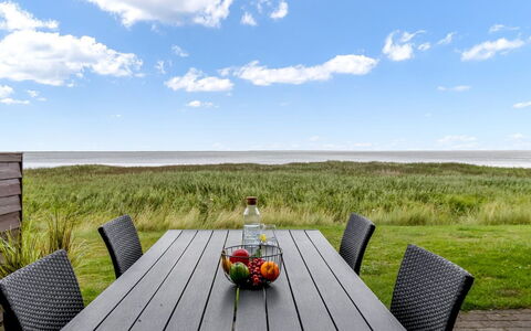 Auwe - 3.5Km from the Sea: Meubilair, Hout, Interieur Ontwerp, Flooring, Verdieping, Stoel, Kamer, Plafond, Woonkamer, Appartement