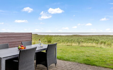 Auwe - 3.5Km from the Sea: Meubilair, Hout, Interieur Ontwerp, Flooring, Verdieping, Stoel, Kamer, Plafond, Woonkamer, Appartement