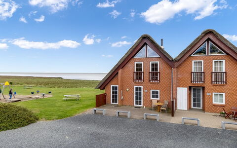 Auwe - 3.5Km from the Sea: Meubilair, Hout, Interieur Ontwerp, Flooring, Verdieping, Stoel, Kamer, Plafond, Woonkamer, Appartement
