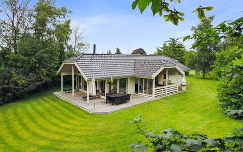 Ilwith - 400M from the Sea: Verblijf, Backyard, Werf, Garden Gebouwen, Schuur, Siding, Buitenmeubels, Blokhut, Outdoor Structuur, Keet