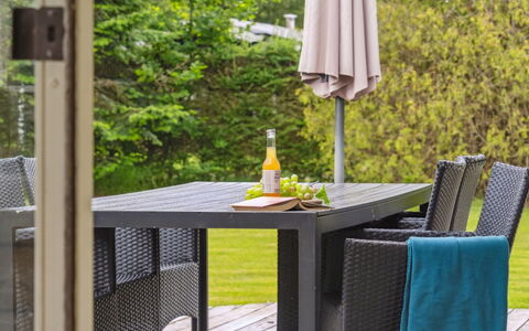 Ilwith - 400M from the Sea: Verblijf, Backyard, Werf, Garden Gebouwen, Schuur, Siding, Buitenmeubels, Blokhut, Outdoor Structuur, Keet