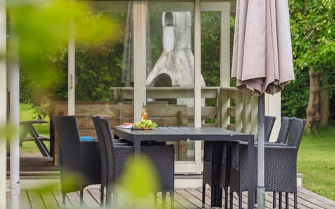 Ilwith - 400M from the Sea: Verblijf, Backyard, Werf, Garden Gebouwen, Schuur, Siding, Buitenmeubels, Blokhut, Outdoor Structuur, Keet