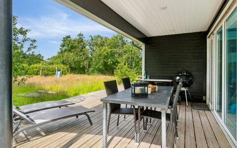 Thurgot - 100M from the Sea: Dak, Huis, Huis, Verblijf, Siding, Landgoed, Oprit, Garden Gebouwen, Werf, Schuur