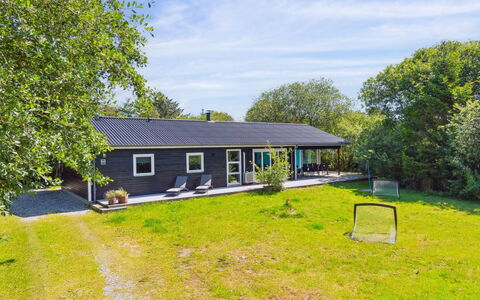 Thurgot - 100M from the Sea: Dak, Huis, Huis, Verblijf, Siding, Landgoed, Oprit, Garden Gebouwen, Werf, Schuur
