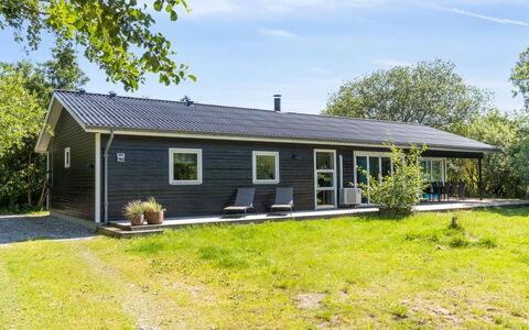 Thurgot - 100M from the Sea: Dak, Huis, Huis, Verblijf, Siding, Landgoed, Oprit, Garden Gebouwen, Werf, Schuur