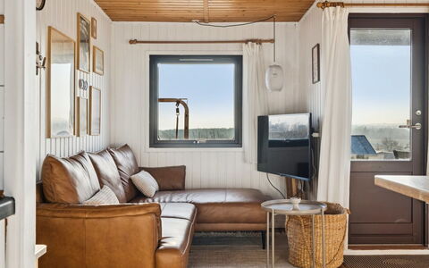 Joseph - 500M from the Sea: Hout, Beits, Kussen Gooien, Hardwood, Hoofdkussen, Woonkamer, Plank, Houten Vloer, Lamp