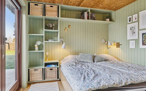 Joseph - 500M from the Sea: Interieur Ontwerp, Slaapkamer, Meubilair, Hout, Bed, Plafond, Flooring, Verdieping, Verlichting, Kamer