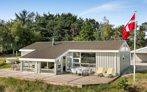 Sybil - 700M from the Sea: Huis, Huis, Dak, Verblijf, Landgoed, Veranda, Siding, Boerderij, Oprit, Werf
