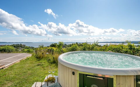 Sybil - 700M from the Sea: Wolk, Land Lot, Landscaping, Tuin, Werf, Eco Hotel, Toevlucht, Meteorologisch Verschijnsel, Cumulus