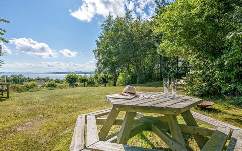 Sybil - 700M from the Sea: Meubilair, Tafel, Land Lot, Buitentafel, Buitenmeubels, Weide, Picknicktafel, Hardwood, Tuin, Schaduw