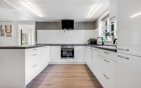 Senija - 6.5Km from the Sea: Flooring, Hout, Interieur Ontwerp, Plafond, Verdieping, Keuken, Countertop, Cabinetry, Huis, Houten Vloer