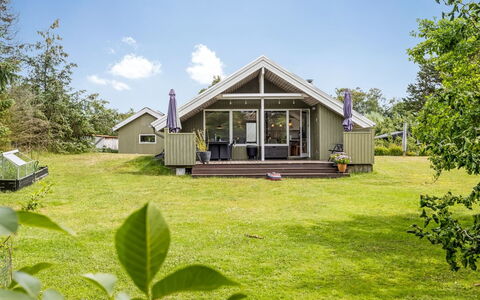 Emiljan - from the Sea: Gras, Grasland, Landschap, Ecoregio, Plain, Plantengemeenschap, Land Lot, Buitenmeubels, Prairie, Shrubland
