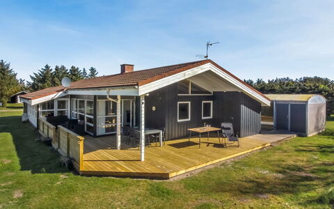 Peder - 700M from the Sea: Hout, Meubilair, Appartement, Kamer, Plafond, Beits, Stoel, Hardwood, Vernis, Timmerhout