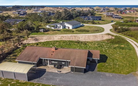 Peder - 700M from the Sea: Hout, Meubilair, Appartement, Kamer, Plafond, Beits, Stoel, Hardwood, Vernis, Timmerhout