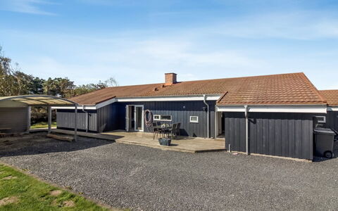 Peder - 700M from the Sea: Hout, Meubilair, Appartement, Kamer, Plafond, Beits, Stoel, Hardwood, Vernis, Timmerhout