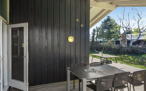 Peder - 700M from the Sea: Hout, Meubilair, Appartement, Kamer, Plafond, Beits, Stoel, Hardwood, Vernis, Timmerhout