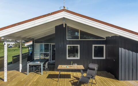 Peder - 700M from the Sea: Hout, Meubilair, Appartement, Kamer, Plafond, Beits, Stoel, Hardwood, Vernis, Timmerhout