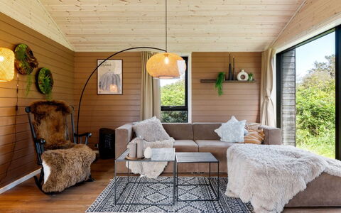 Afkar - 900M from the Sea: Meubilair, Hout, Interieur Ontwerp, Flooring, Verdieping, Stoel, Kamer, Plafond, Woonkamer, Appartement