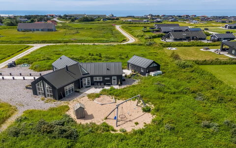 Jonas - 450M from the Sea: Meubilair, Hout, Interieur Ontwerp, Flooring, Verdieping, Stoel, Kamer, Plafond, Woonkamer, Appartement