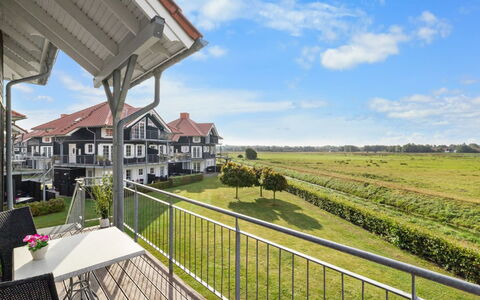 Alitta - 240M from the Sea: Blauw, Verblijf, Huis, Huis, Boerderij, Landgoed, Siding