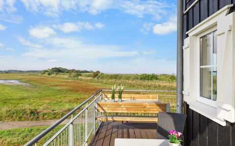 Alitta - 240M from the Sea: Blauw, Verblijf, Huis, Huis, Boerderij, Landgoed, Siding
