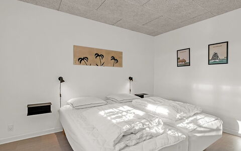 Sada - 30M from the Sea: Interieur Ontwerp, Muur, Plafond, Flooring, Verdieping, Slaapkamer, Kamer, Lichte Inrichting, Meubilair, Bed