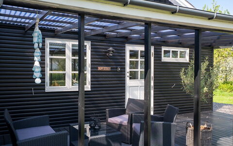 Sada - 30M from the Sea: Hout, Deur, Schaduw, Veranda, Metaal, Dek, Werf, Siding, Buitenmeubels, Outdoor Structuur