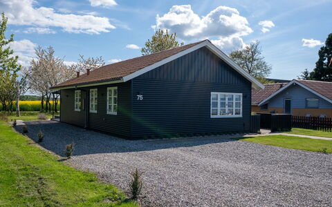 Sada - 30M from the Sea: Meubilair, Interieur Ontwerp, Hout, Plafond, Flooring, Verdieping, Houten Vloer, Keuken En Eettafel, Tafel, Lichte Inrichting