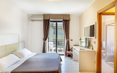 Rina Sea Apartments 600.1: Appartement, Balkon, Hotel, Bed, Toevlucht, Bed Frame, Slaapkamer, Penthouse, Suite