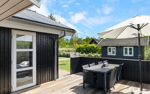 Merrit - 280M from the Sea: Meubilair, Hout, Interieur Ontwerp, Flooring, Verdieping, Stoel, Kamer, Plafond, Woonkamer, Appartement