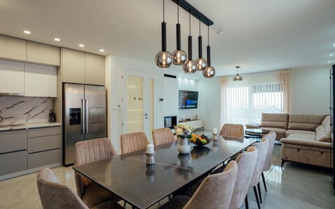 Villa Budimir: Meubilair, Interieur Ontwerp, Flooring, Lichte Inrichting, Stoel, Tafel, Muur, Eetkamer, Kroonluchter, Keuken En Eettafel