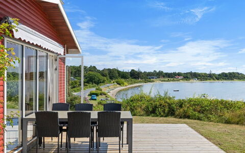 Rajna - 30M from the Sea: Meubilair, Hout, Interieur Ontwerp, Flooring, Verdieping, Stoel, Kamer, Plafond, Woonkamer, Appartement