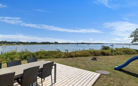 Rajna - 30M from the Sea: Meubilair, Hout, Interieur Ontwerp, Flooring, Verdieping, Stoel, Kamer, Plafond, Woonkamer, Appartement