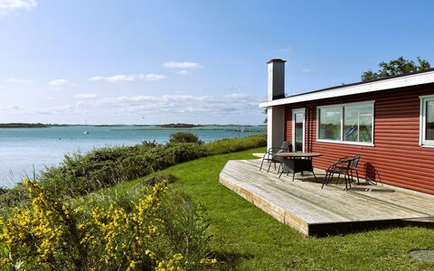 Rajna - 30M from the Sea: Meubilair, Hout, Interieur Ontwerp, Flooring, Verdieping, Stoel, Kamer, Plafond, Woonkamer, Appartement
