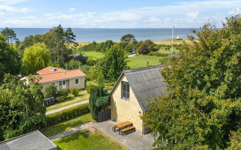 Ina - 210M from the Sea: Meubilair, Hout, Interieur Ontwerp, Flooring, Verdieping, Stoel, Kamer, Plafond, Woonkamer, Appartement