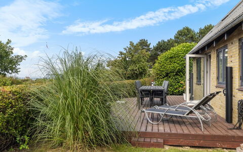 Ina - 210M from the Sea: Meubilair, Hout, Interieur Ontwerp, Flooring, Verdieping, Stoel, Kamer, Plafond, Woonkamer, Appartement