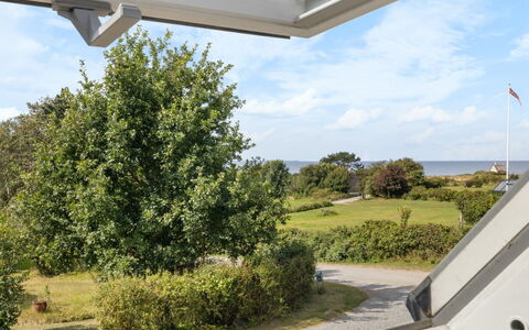 Ina - 210M from the Sea: Meubilair, Hout, Interieur Ontwerp, Flooring, Verdieping, Stoel, Kamer, Plafond, Woonkamer, Appartement