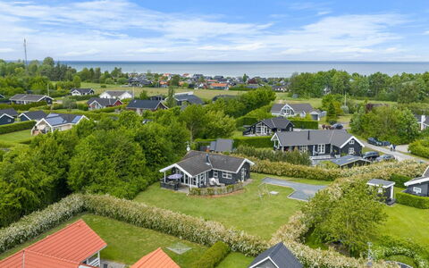 Moa - 350M from the Sea: Meubilair, Hout, Interieur Ontwerp, Flooring, Verdieping, Stoel, Kamer, Plafond, Woonkamer, Appartement
