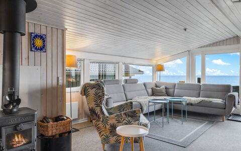 Nedelko - 20M from the Sea: Hout, Meubilair, Interieur Ontwerp, Bankstel, Verdieping, Flooring, Woonkamer, Huis, Plafond