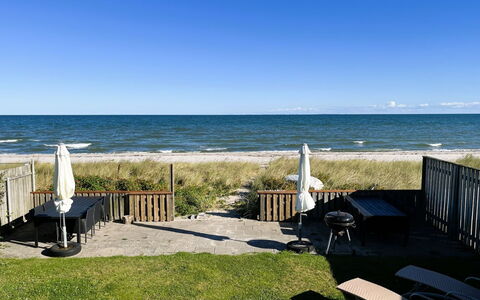 Nedelko - 20M from the Sea: Lucht, Kust, Zee, Meubilair, Kust En Oceanic Landvormen, Strand, Buitenmeubels, Oceaan, Kust, Stoel