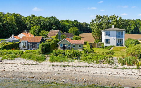 Astrath - 10M from the Sea: Huis, Huis, Verblijf, Landschap, Dak, Kust En Oceanic Landvormen, Kust, Landgoed, Kust