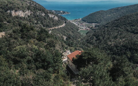 Villa Bogijeva Cliff House, Stunning View: Bergachtig Landvormen, Berg, Heuvel, Vegetation, Natuurlijk Landschap, Hoogland, Landschap, Terrein, Heuvel Station, Dicht Struikgewas