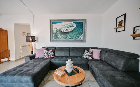 Villa Bogijeva Cliff House, Stunning View: Meubilair, Interieur Ontwerp, Bankstel, Flooring, Verdieping, Kamer, Woonkamer, Verlichting, Huis, Appartement