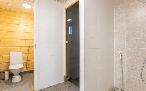 Joutsenranta: Flooring, Verdieping, Hout, Loodgieterswerkinrichting, Badkamer, Toilet, Interieur Ontwerp, Wc Bril, Loodgieter, Kamer