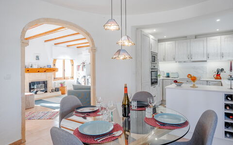 Sol & Sal: Interieur Ontwerp, Lichte Inrichting, Flooring, Meubilair, Plafond, Verdieping, Verlichting, Kamer, Huis, Keuken
