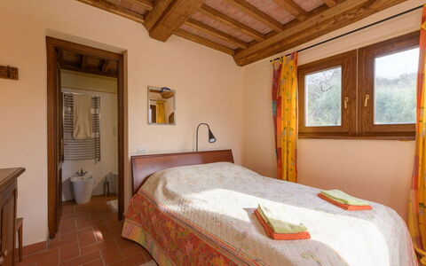 La Valle: Muur, Hout, Interieur Ontwerp, Slaapkamer, Bed, Plafond, Meubilair, Huis, Huis, Verdieping